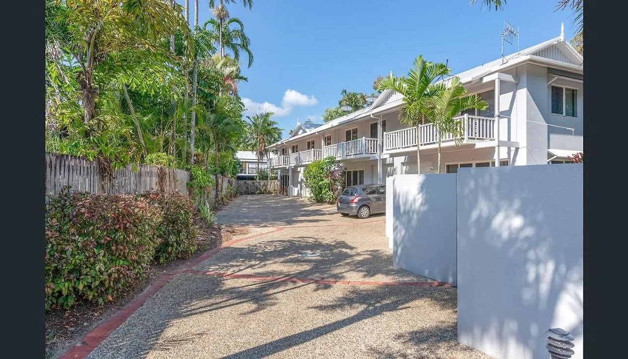 Modern 2 Bedroom Townhouse - Four Mile Beach Escapes Port Douglas Holiday home