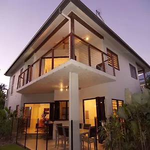 Hai Port Douglas